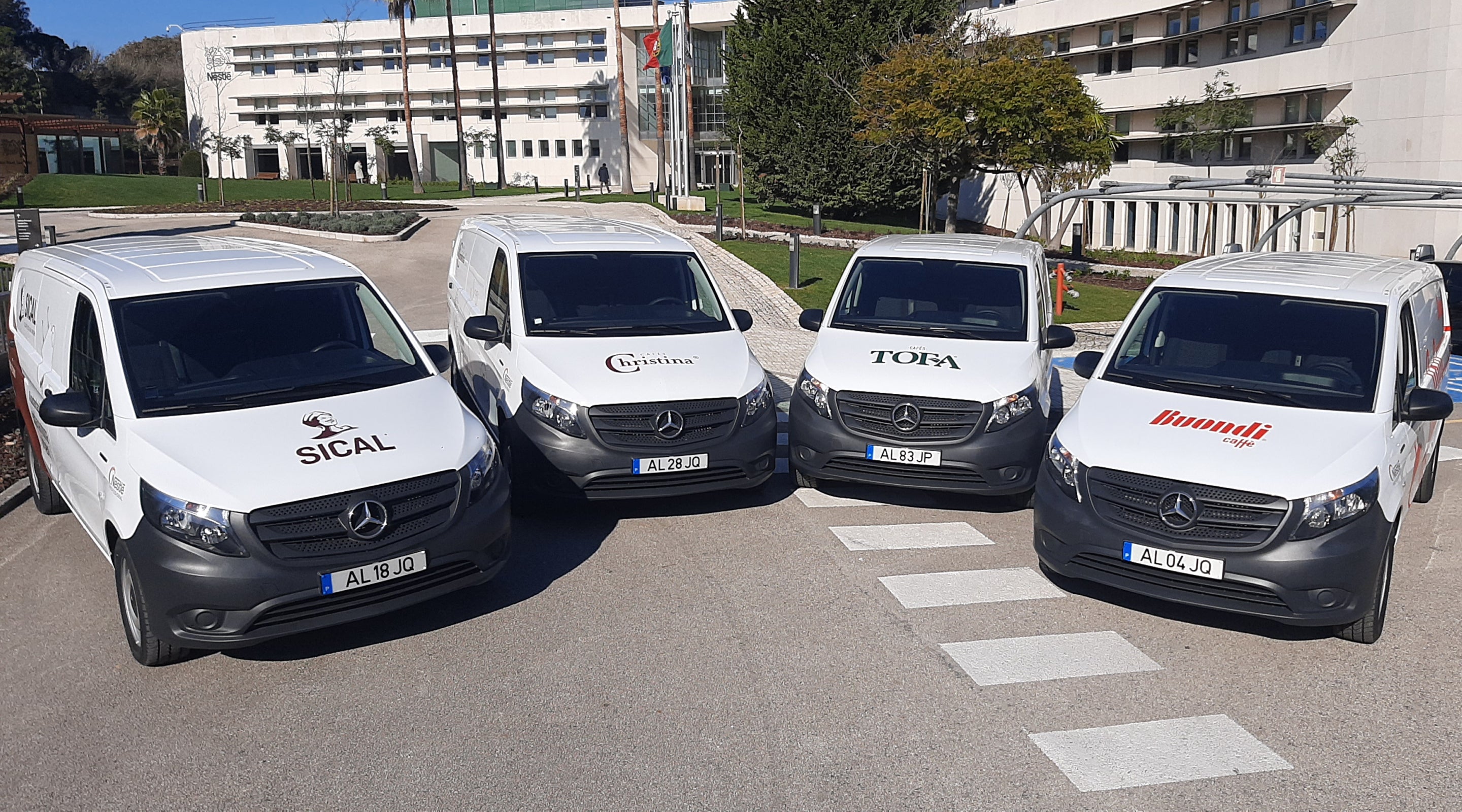 Frota de carrinhas elétricas da Nestlé Professional