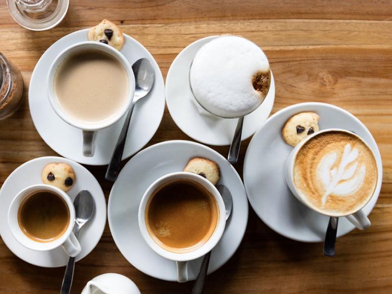 cafés e bebidas