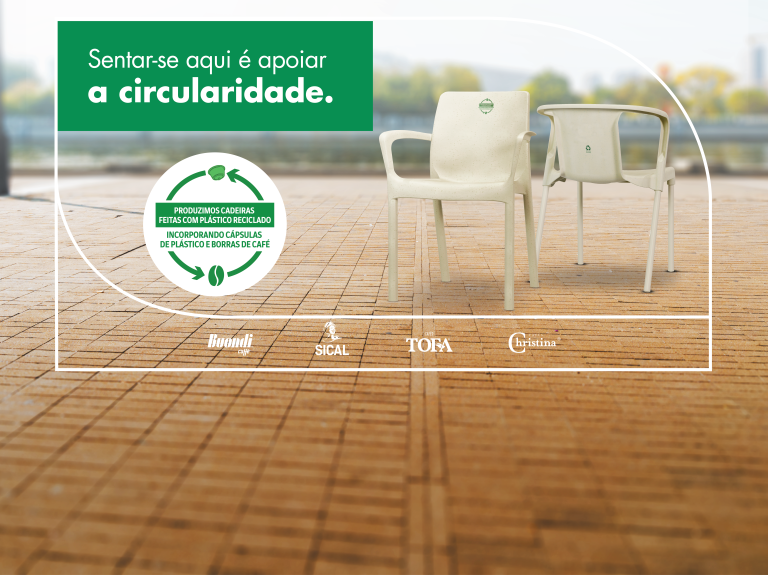 Cadeiras de esplanada NESTLÉ PROFESSIONAL® feitas com plástico reciclado