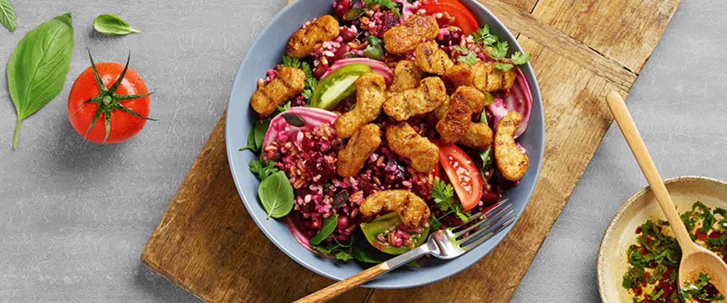 Receita de salada feita com Garden Gourmet