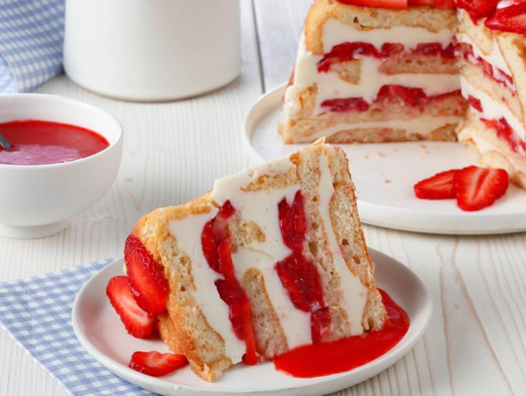 Bolo de chantily e morangos