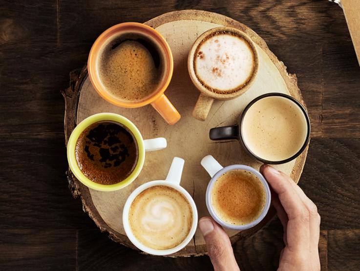 Conjunto de canecas com cafés solúveis