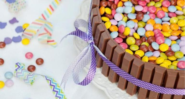 Bolo KitKat e Smarties